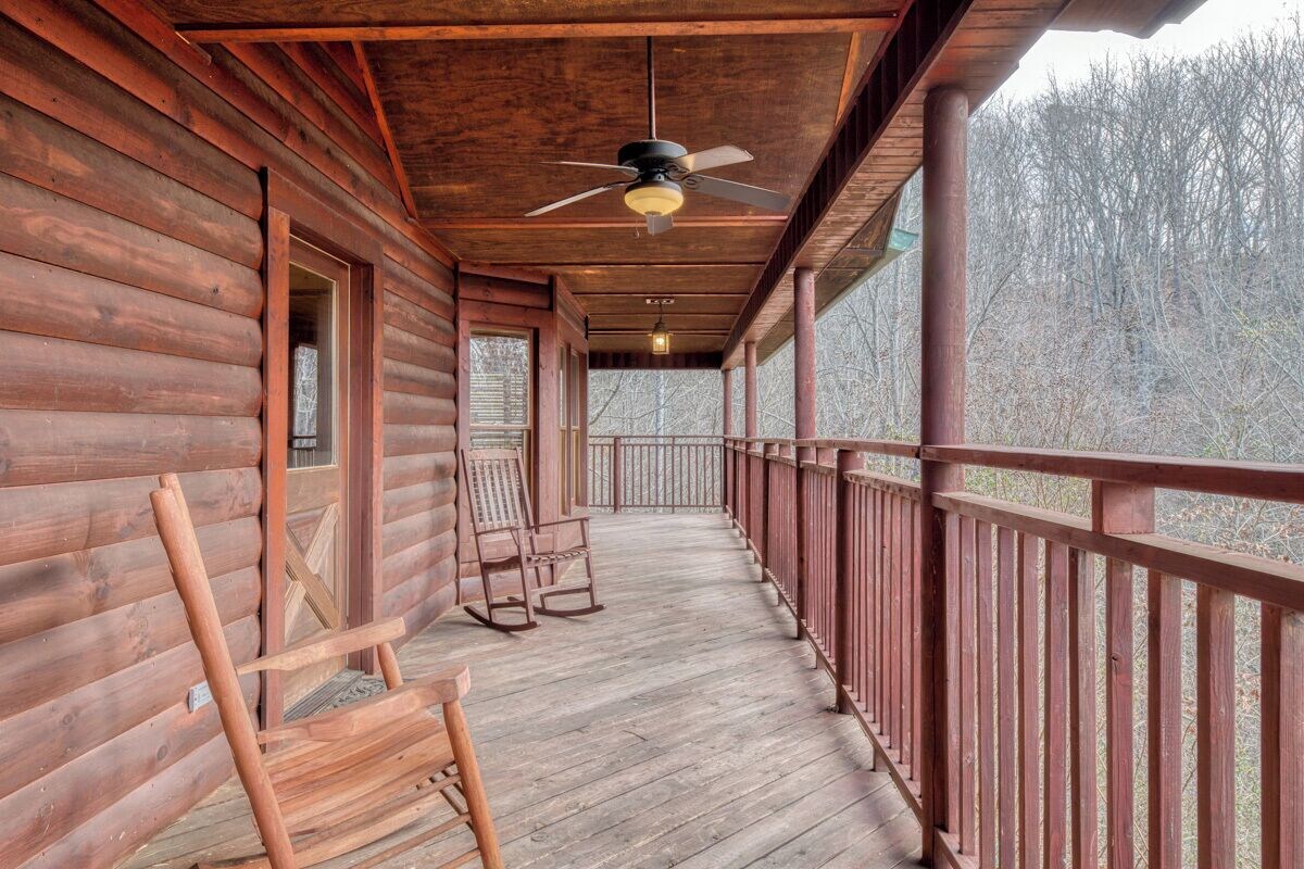 Scenic Mountain Escape w/ Hot Tub