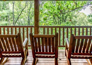 Property grounds - Rustic Wooded Cabin w/ Game Room & Hot Tub (Sevierville)