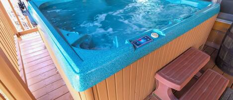 Tina de hidromasaje al aire libre