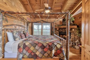 4 bedrooms, iron/ironing board, internet, bed sheets