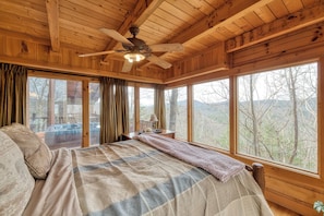 4 bedrooms, iron/ironing board, internet, bed sheets