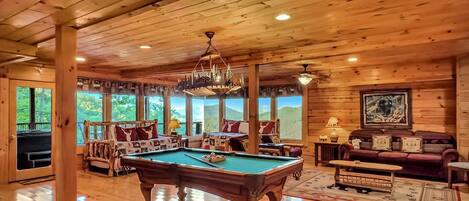 壁炉、桌上足球