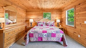 Room - 9 Bedroom Retreat w/ Views & Pool Table (Sevierville)
