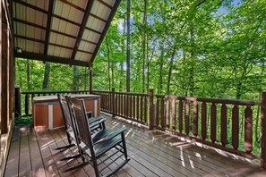 Terrace/patio - Cozy Rustic Cabin w/ Hot Tub & Pool Table (Sevierville)