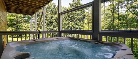 Outdoor spa tub