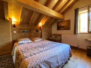 2 bedrooms, WiFi, bed sheets - Chalet, balcony, fireplace or stove, parking, ski locker, 150m², Valloire (Valloire)