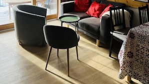 A modern living room with a sofa, armchairs, a small coffee table, and a dining table. - 250m from ski slopes, 1st floor, terrace, parking, ski locker, 60m², Valloire (Valloire)