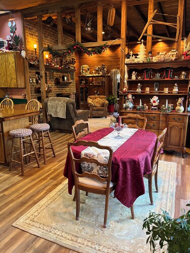 Family friendly 3-bedroom farmhouse in the Tennessee Valley near Fayetteville