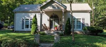 Family friendly 3-bedroom farmhouse in the Tennessee Valley near Fayetteville