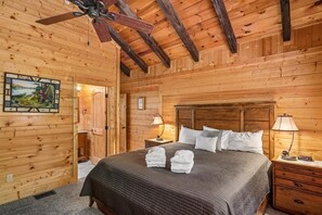 6 bedrooms, iron/ironing board, WiFi (free), bed sheets - Amazing Views w/ Theater & Game Room (Sevierville)