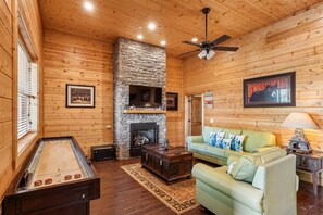 Smart TV, fireplace, video games - Amazing Views w/ Theater & Game Room (Sevierville)