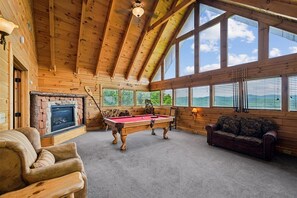 TV, fireplace