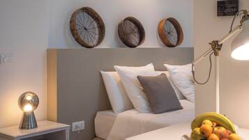 Camera Deluxe con letto matrimoniale o 2 letti singoli | Una cassaforte in camera, una scrivania, postazione laptop