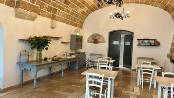 Colazione completa inclusa, servita tutte le mattine