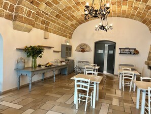 Petit déjeuner complet compris tous les jours