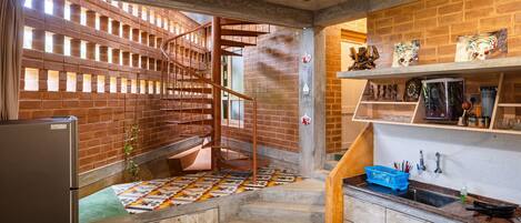 Villa | Eget kök | Stort kylskÄp, spishÀll, vattenkokare och grytor/köksredskap