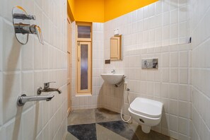 Villa | Bad | Dusj, hårføner, håndklær og såpe