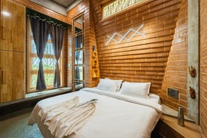 Villa | Egyptian cotton sheets, premium bedding, down duvets, iron/ironing board - AR Lighthouse Bay Villa by Roscotel (Puducherry)