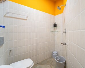 Villa | Bad | Dusj, hårføner, håndklær og såpe