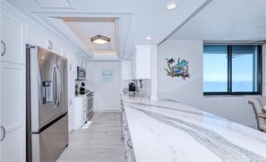 Microwave, oven, stovetop, dishwasher - Caper Beach Club Penthouse 2 (Fort Myers Beach)