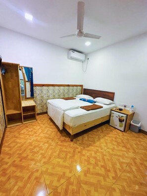 Senior Double Room | Free WiFi
