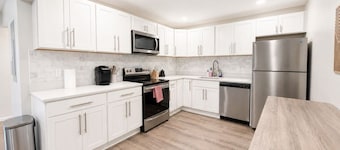Modern Westville Nest Near Yale with Parking