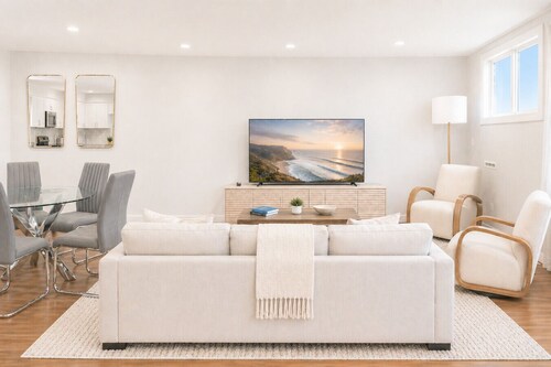 Modern Westville Nest Near Yale with Parking