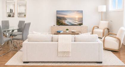 Modern Westville Nest Near Yale with Parking
