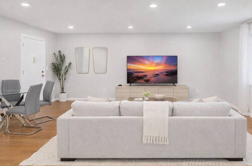 Modern Westville Nest Near Yale with Parking