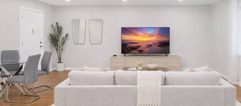 Modern Westville Nest Near Yale with Parking