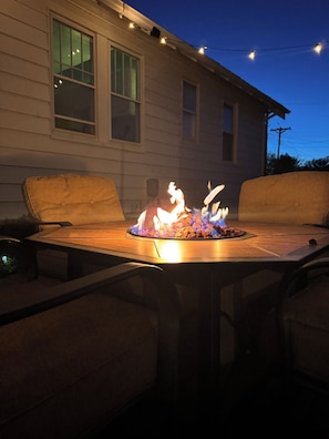 Property grounds - Red Roof Retreat - cozy home in Carson (Carson)