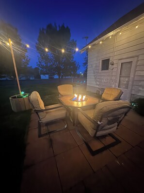 Terrace/patio - Red Roof Retreat - cozy home in Carson (Carson)