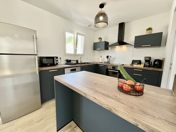 Micro-ondes, four, plaque de cuisson, lave-vaisselle