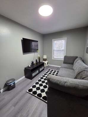 Living area - Grand central & Times square in 25-30 mins!! (Corona)