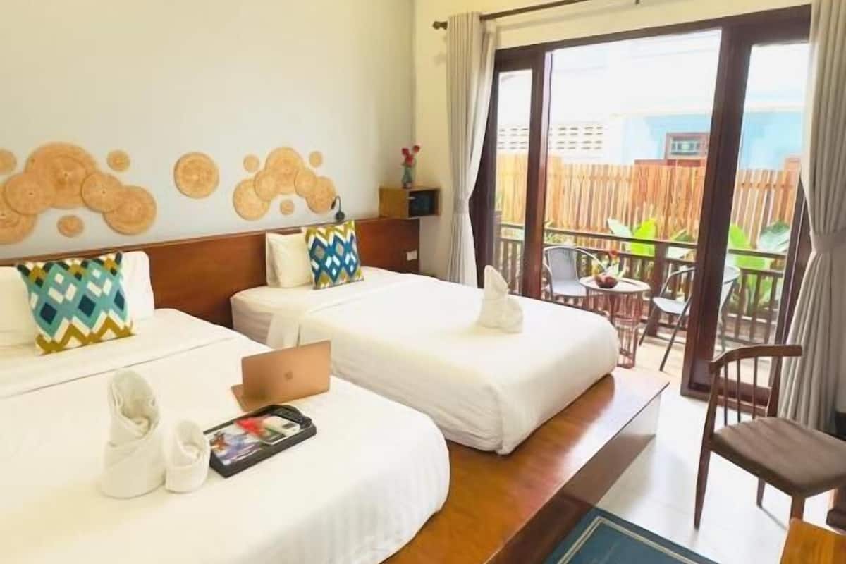 Standard Twin Room, Balcony, City View | Wi-fi percuma