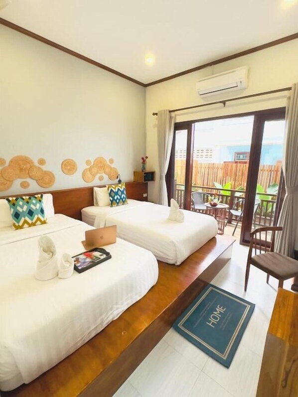 Standard Twin Room, Balcony, City View | Free WiFi