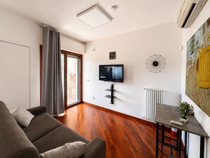 Smart TV - Del Console Apartment - Near Bari Airport & Station (Modugno)