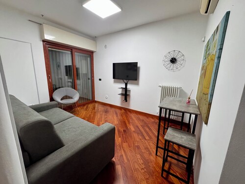 Independent Apartment near Bari Airport and Station