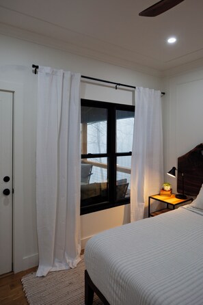 1 soverom, skrivebord, strykejern/-brett og wi-fi (inkludert)