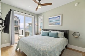 3 bedrooms, iron/ironing board, internet, bed sheets