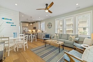 テレビ、卓球台