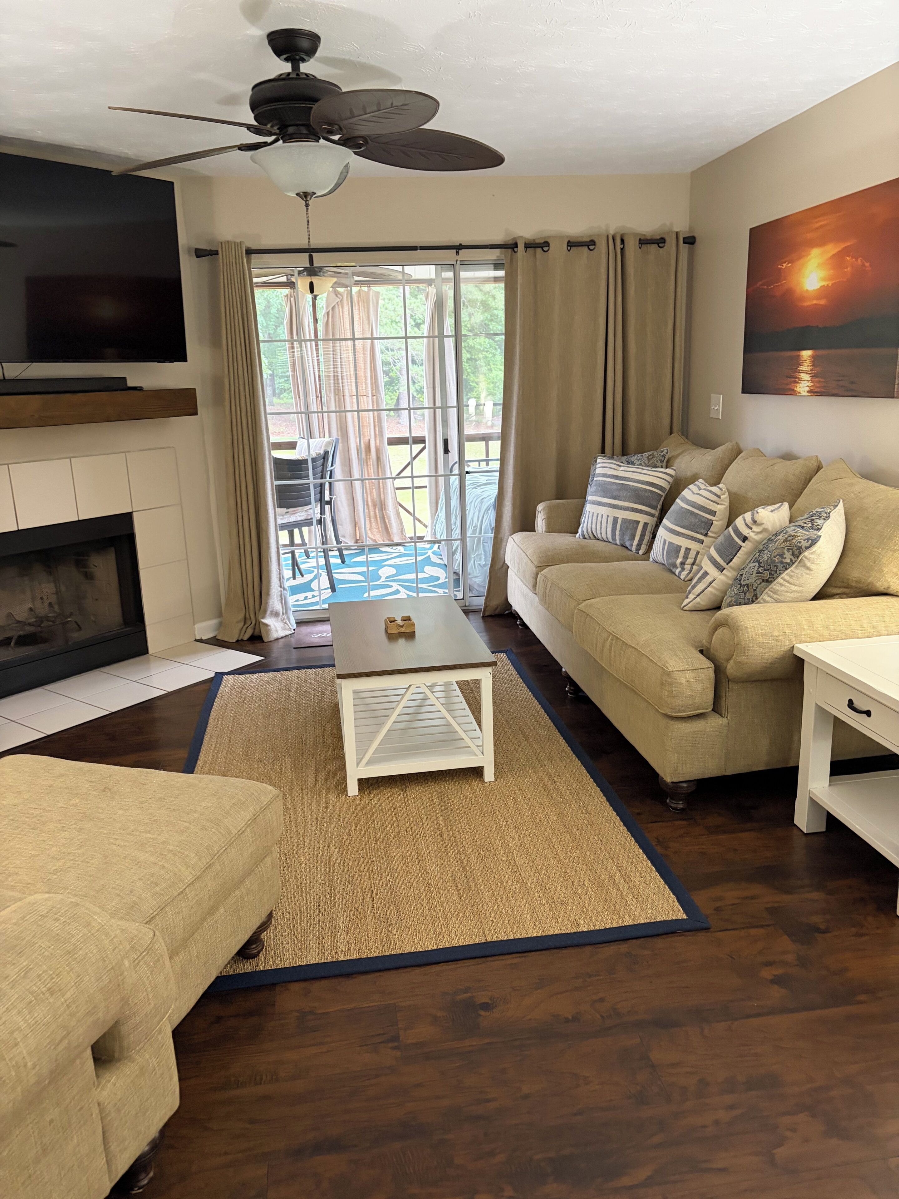 Smart TV, fireplace