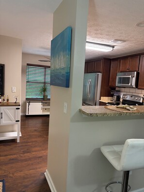 Fridge, microwave, oven, stovetop - Lake Martin Condo in StillWaters (Dadeville)