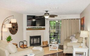 Smart TV, fireplace - Lake Martin Condo in StillWaters (Dadeville)