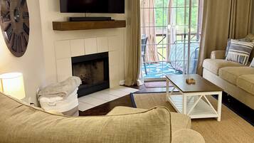 2 bedrooms, iron/ironing board, travel crib, free WiFi