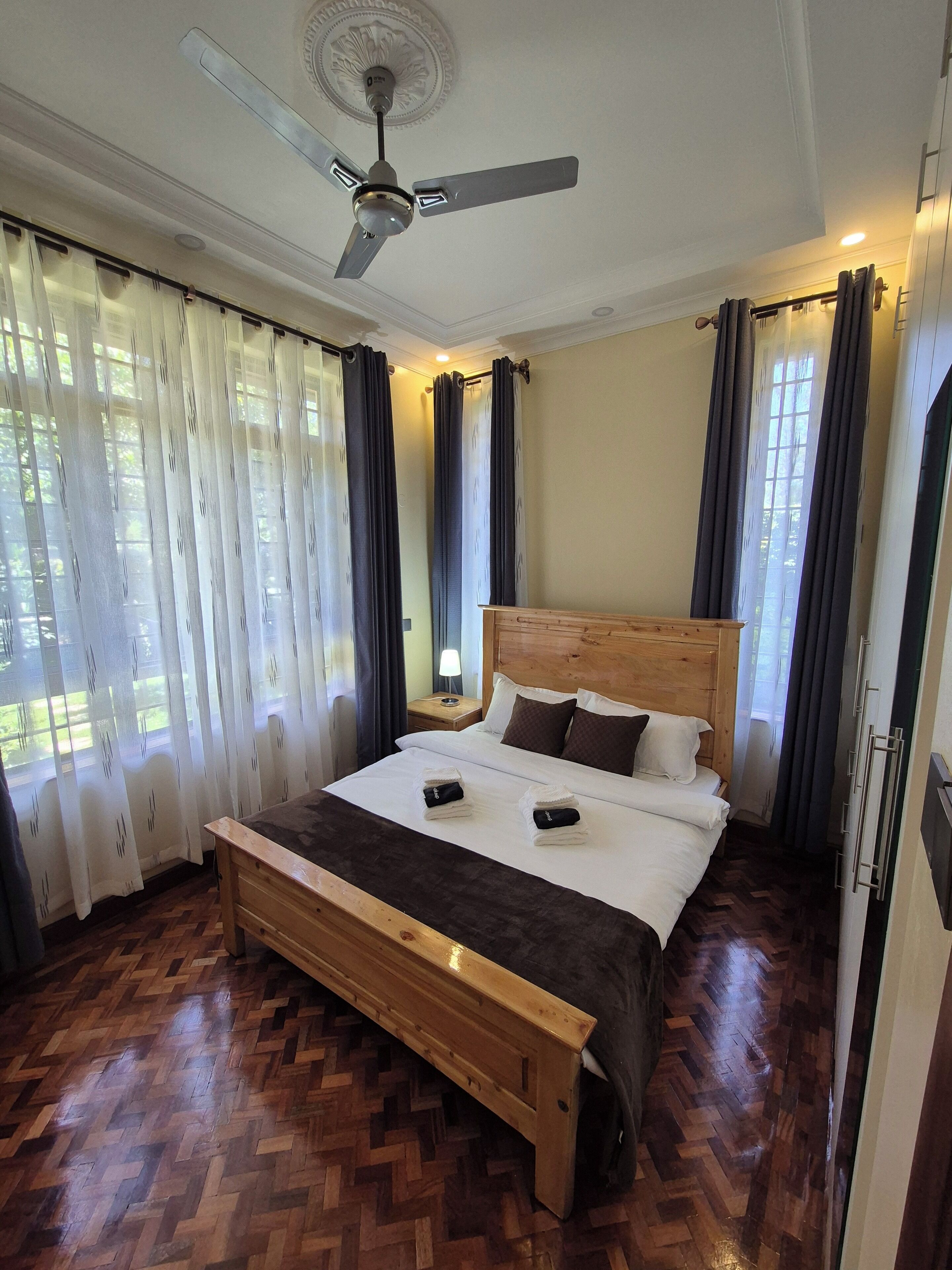 3 bedrooms, iron/ironing board, WiFi, bed sheets