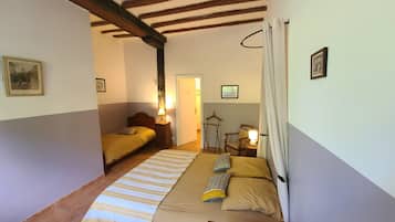 Comfort Room | Free WiFi, bed sheets