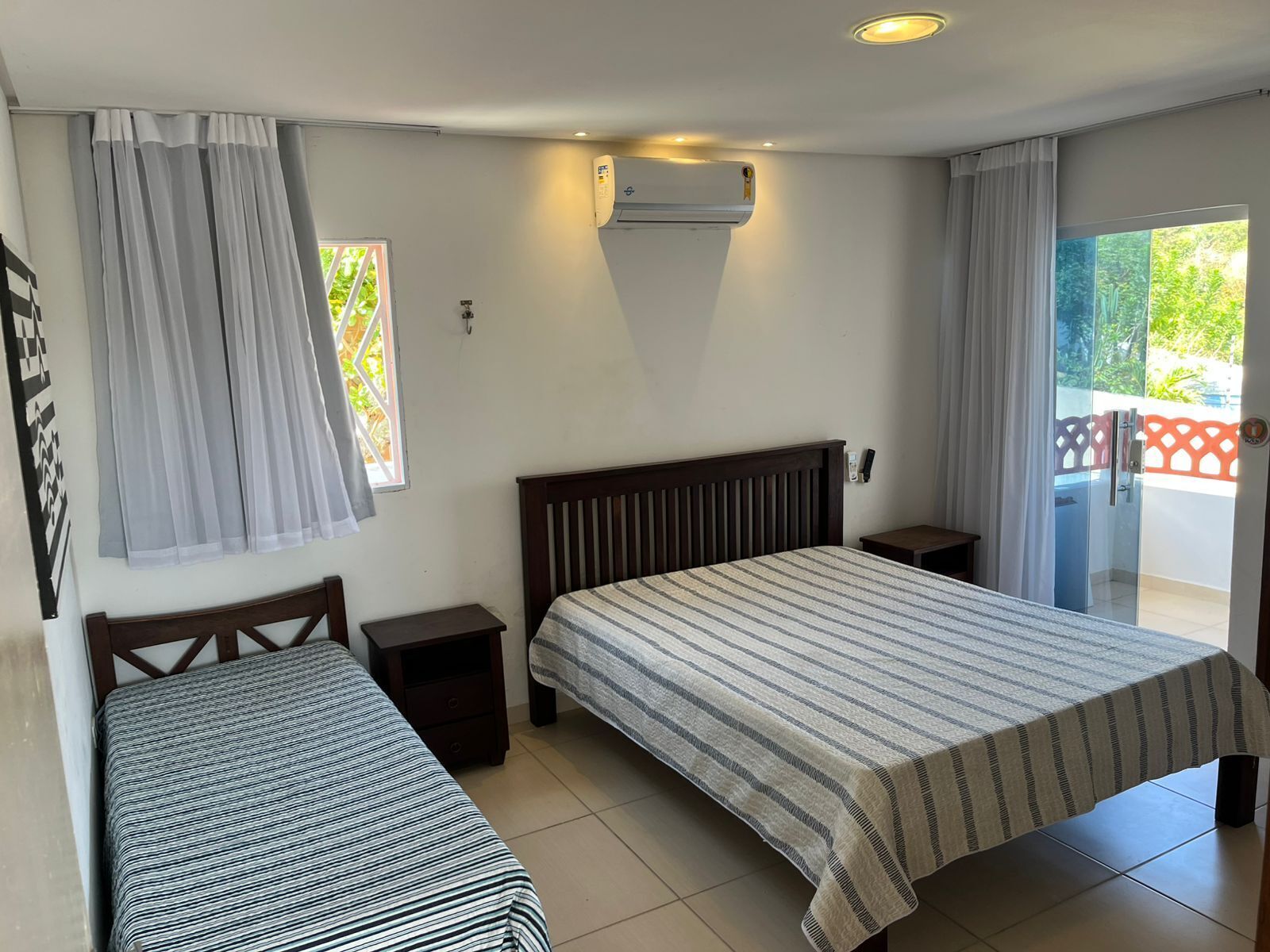 3 habitaciones, escritorio, tabla de planchar con plancha y wifi gratis 