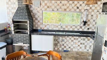 Geladeira, micro-ondas, fogão, cooktop