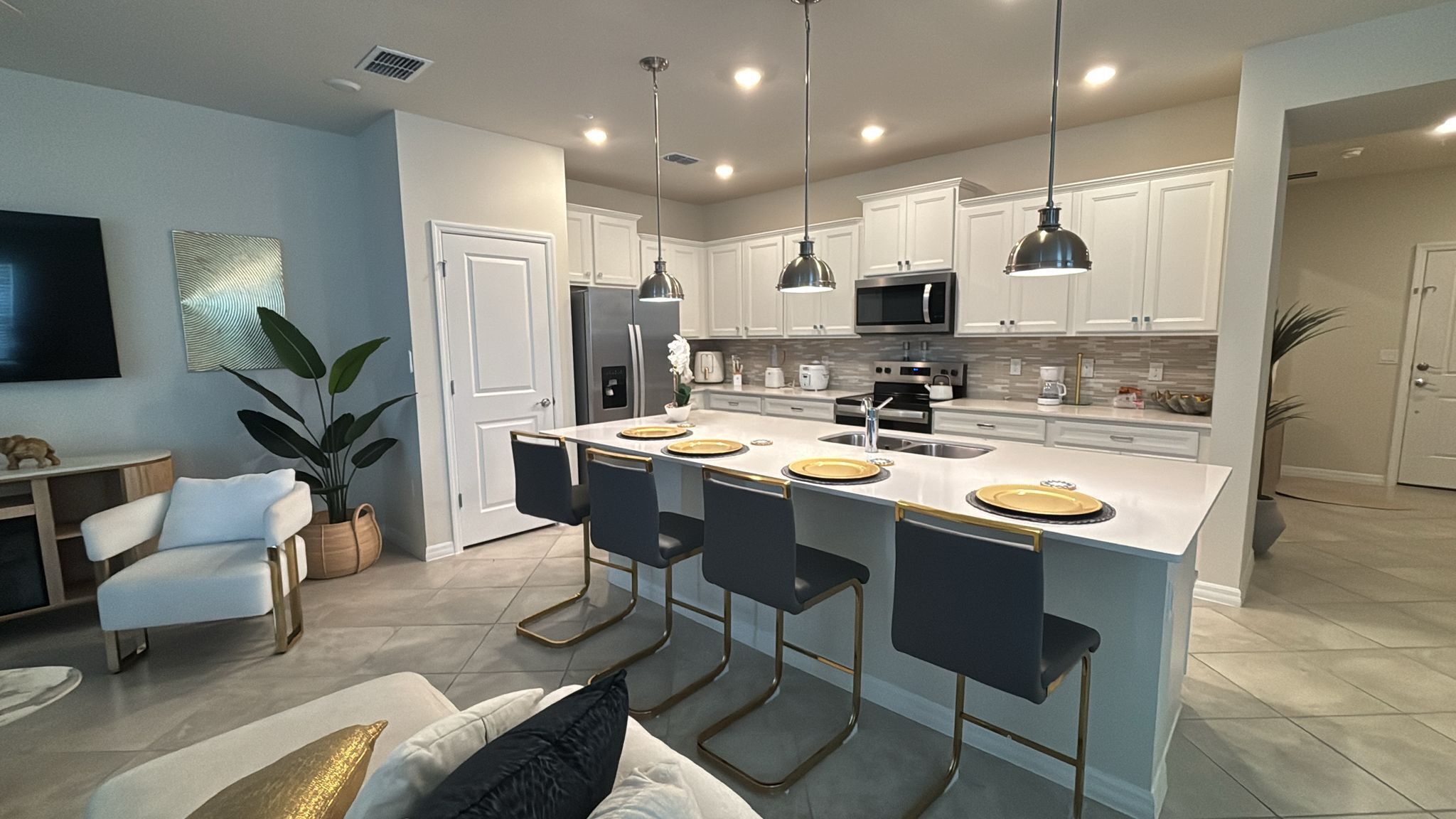 Kylskåp, mikrovågsugn, ugn och spishäll